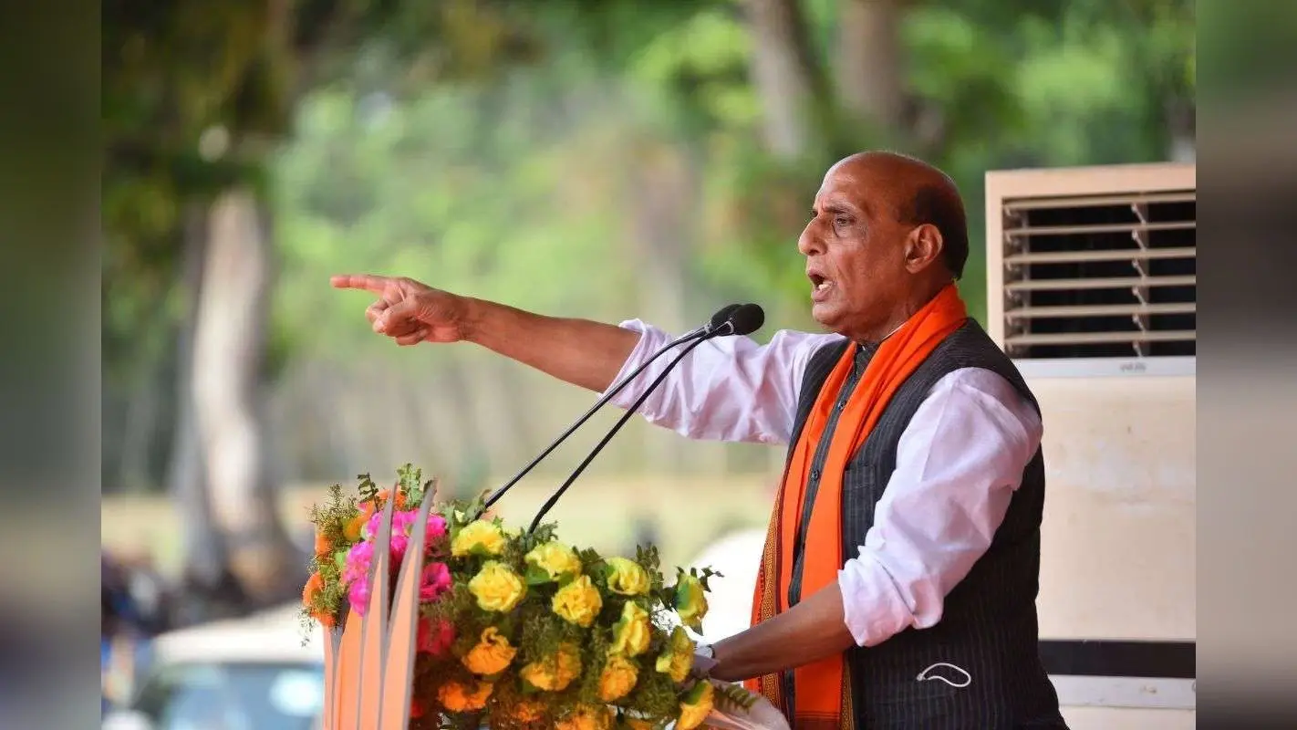 राजनाथ सिंह का राहुल गांधी पर पलटवार, बोले- वोट चोरी दिखी तो चुनाव आयोग जाएं, जनता को न करें गुमराह