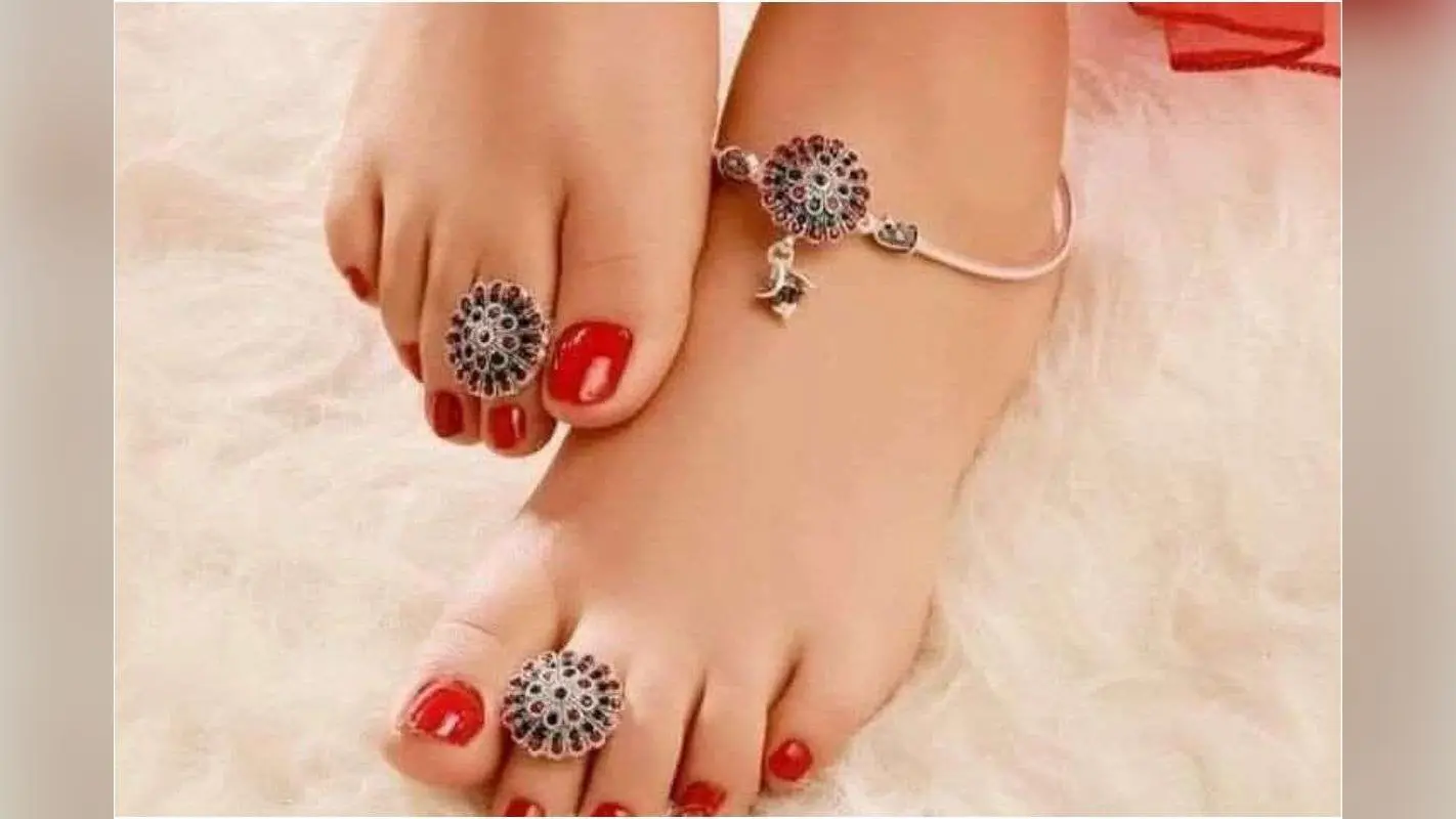 Silver Toe Ring Design: आपकी स्टाइल में चार चांद लगाने वाले लेटेस्ट बिछिया डिजाइन