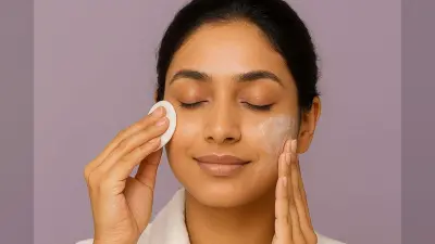 7 Step Night Skincare Routine: दिनभर की थकान मिटाकर स्किन को बनाएं फ्रेश, बस अपनाएं ये 7 नाइट स्टेप्स