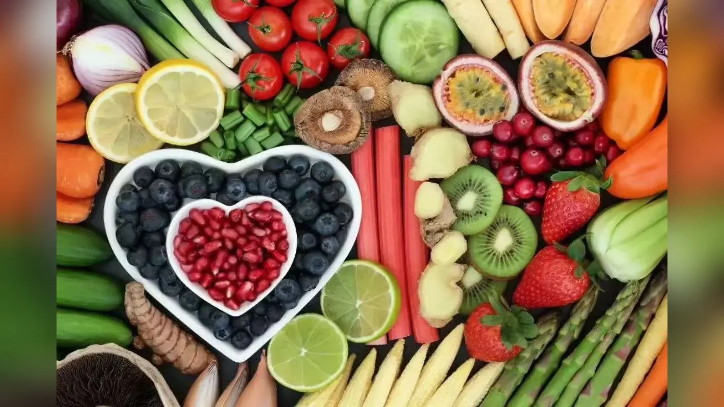 Winter Superfoods for Glowing Skin: सर्दियों में भी त्वचा में गजब का निखार लाते हैं ये पांच सुपरफूड्स, ऐसे करें डाइट में शामिल