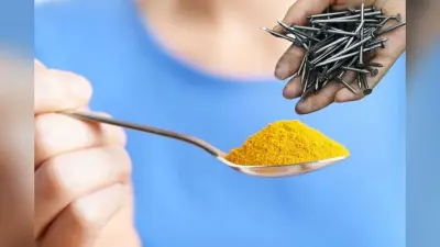 Turmeric Remedies: बस ऐसे रखें लोहे की कील और हल्दी, घर में बढ़ेगा धन का प्रवाह