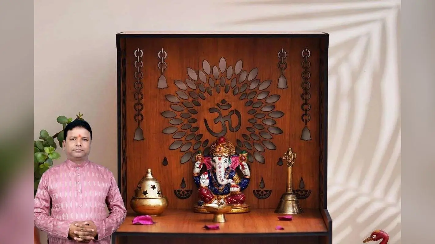 Vastu Tips for Bedroom Mandir: घर में जगह कम है? बेडरूम में मंदिर रखते समय ध्यान रखें ये 5 बातें