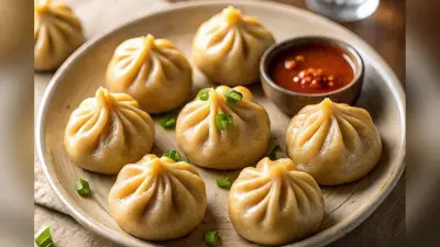 Aata Momos Recipe: अब मोमोज खाएं बिना गिल्ट के, जानें आटे से बने हेल्दी और स्वादिष्ट मोमोज की रेसिपी