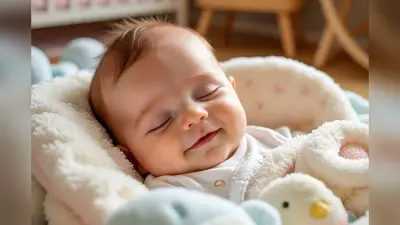 Baby Smile While Sleeping: नींद में क्यों स्माइल करते हैं बच्चे, जानिए इसके पीछे की वजह