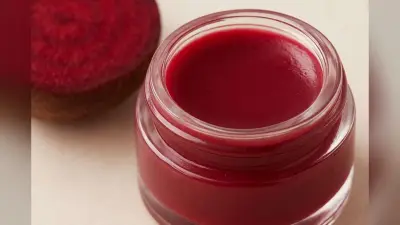 Winter Special DIY Lip Balm: सर्दियों में भी होंठ रहेंगे सॉफ्ट और शाइनी, घर पर बनाएं विंटर स्पेशल DIY लिप बाम