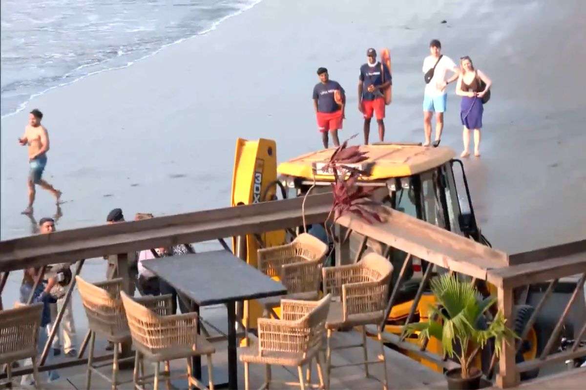 Goa Nightclub Fire Tragedy: गोवा अग्निकांड में बुलडोजर एक्शन, नाइट क्लब के मालिकों के खिलाफ लुकआउट सर्कुलर जारी