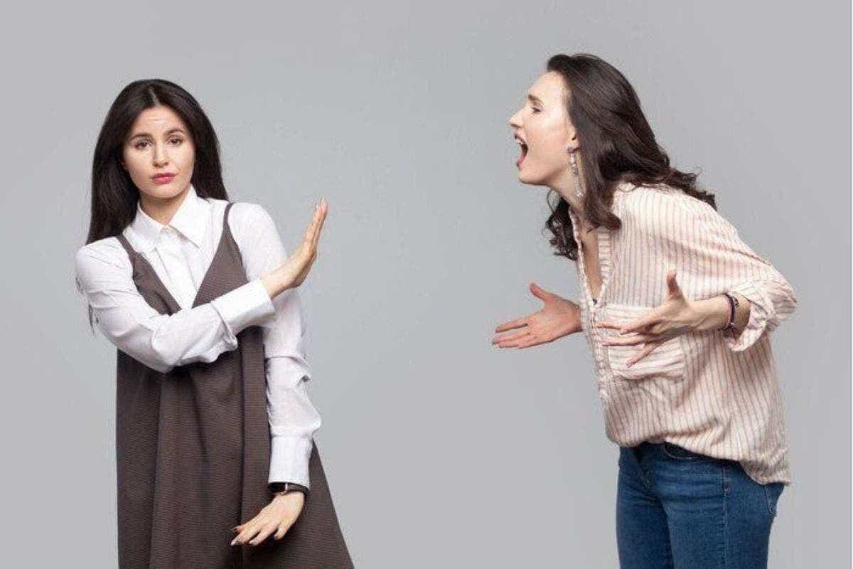How to Handle Toxic People: टॉक्सिक लोगों की नेगेटिविटी से खुद को बचाने के लिए अपनाएं ये स्मार्ट और असरदार तरीके