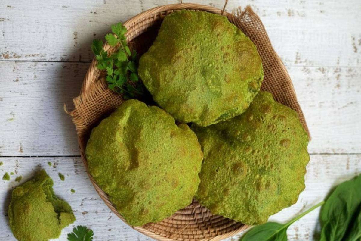 How to make Palak Bajra Puri Recipe in Hindi