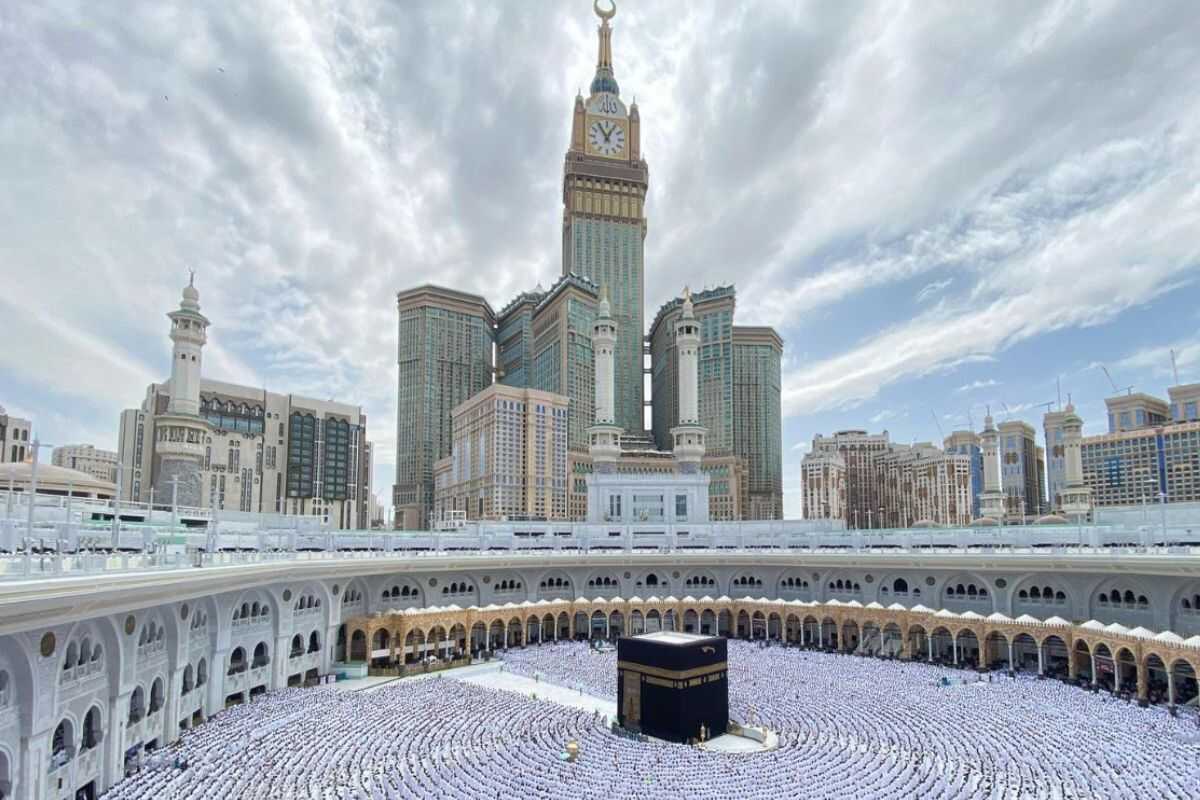 Meccas Kaaba From Space: अंतरिक्ष से कैद हुई काबा की तस्वीर, चमकते तारों सा दिखा मक्का का मस्जिद अल-हरम