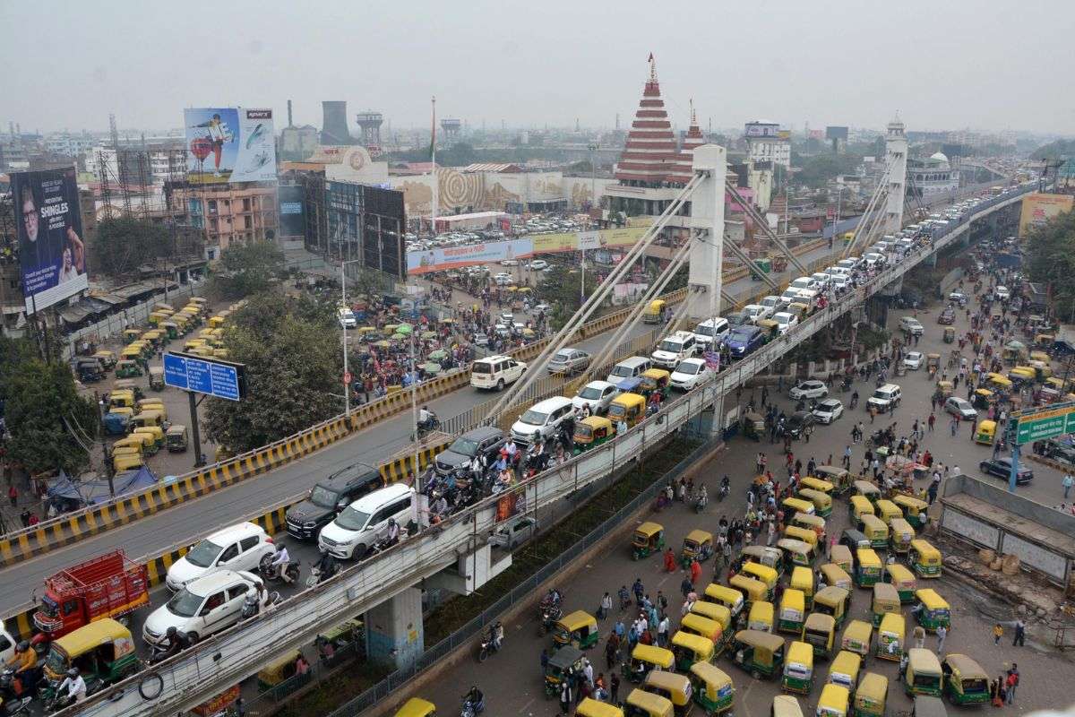 Patna Junction: पटना जंक्शन को लेकर प्रशासन ने जारी किया निर्देश, गलत पार्किंग पर ट्रैफिक पुलिस की कार्रवाई