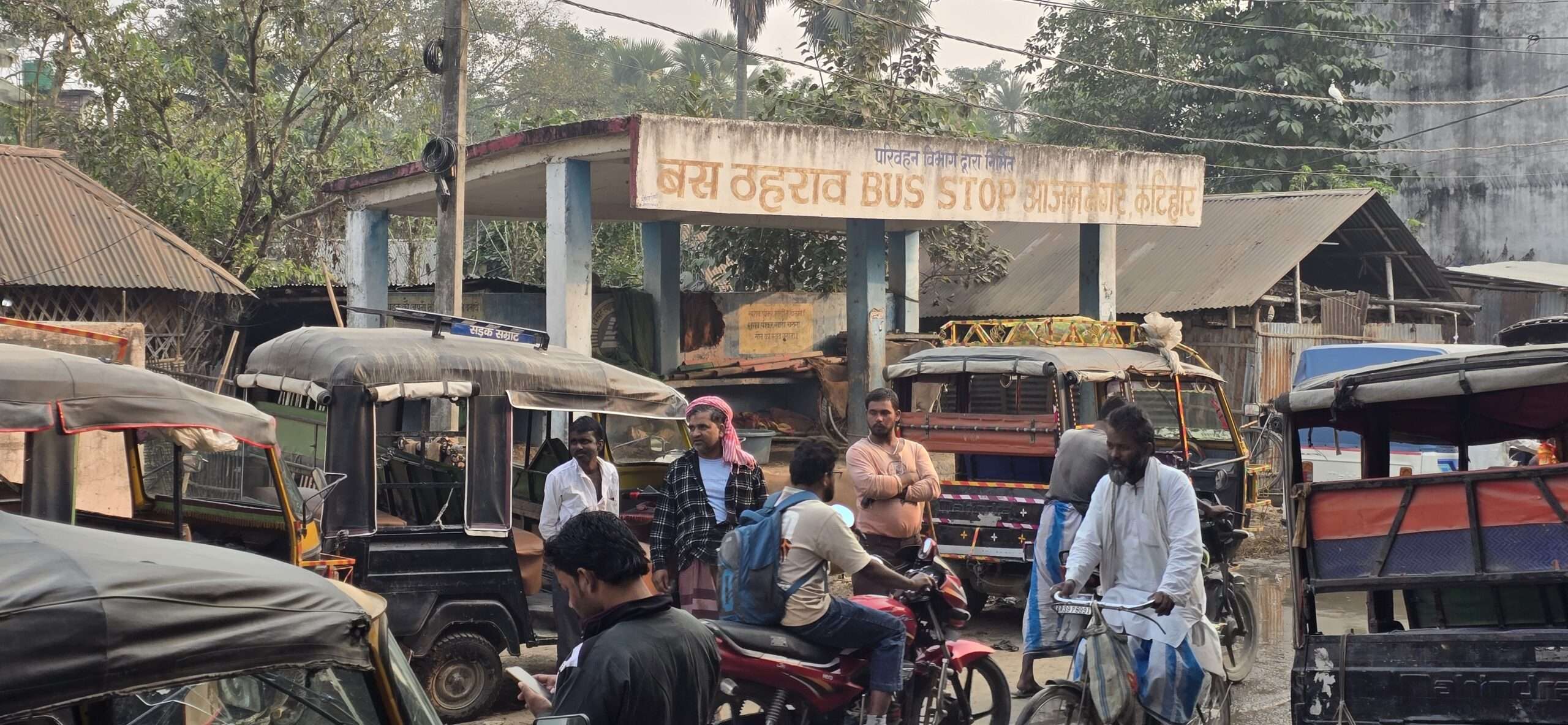 बस पड़ाव भवन अतिक्रमण का शिकार, कार्रवाई नहीं