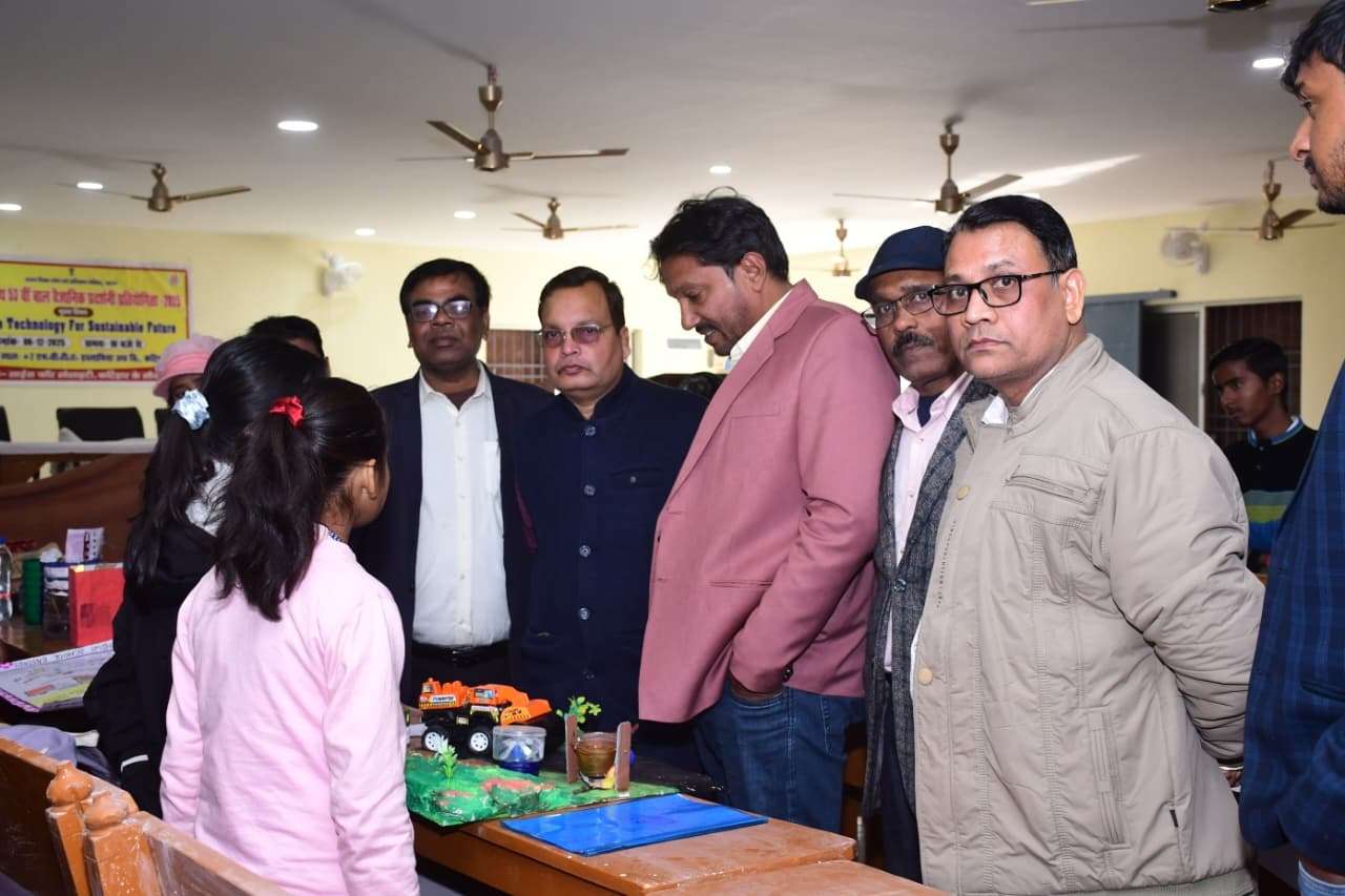 53वीं जिला स्तरीय बाल वैज्ञानिक प्रदर्शनी मेला में बच्चों ने दिखाए नवाचार
