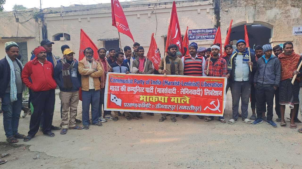 Samastipur News:टोटो चालकों ने स्टेशन अधीक्षक के समक्ष किया प्रदर्शन