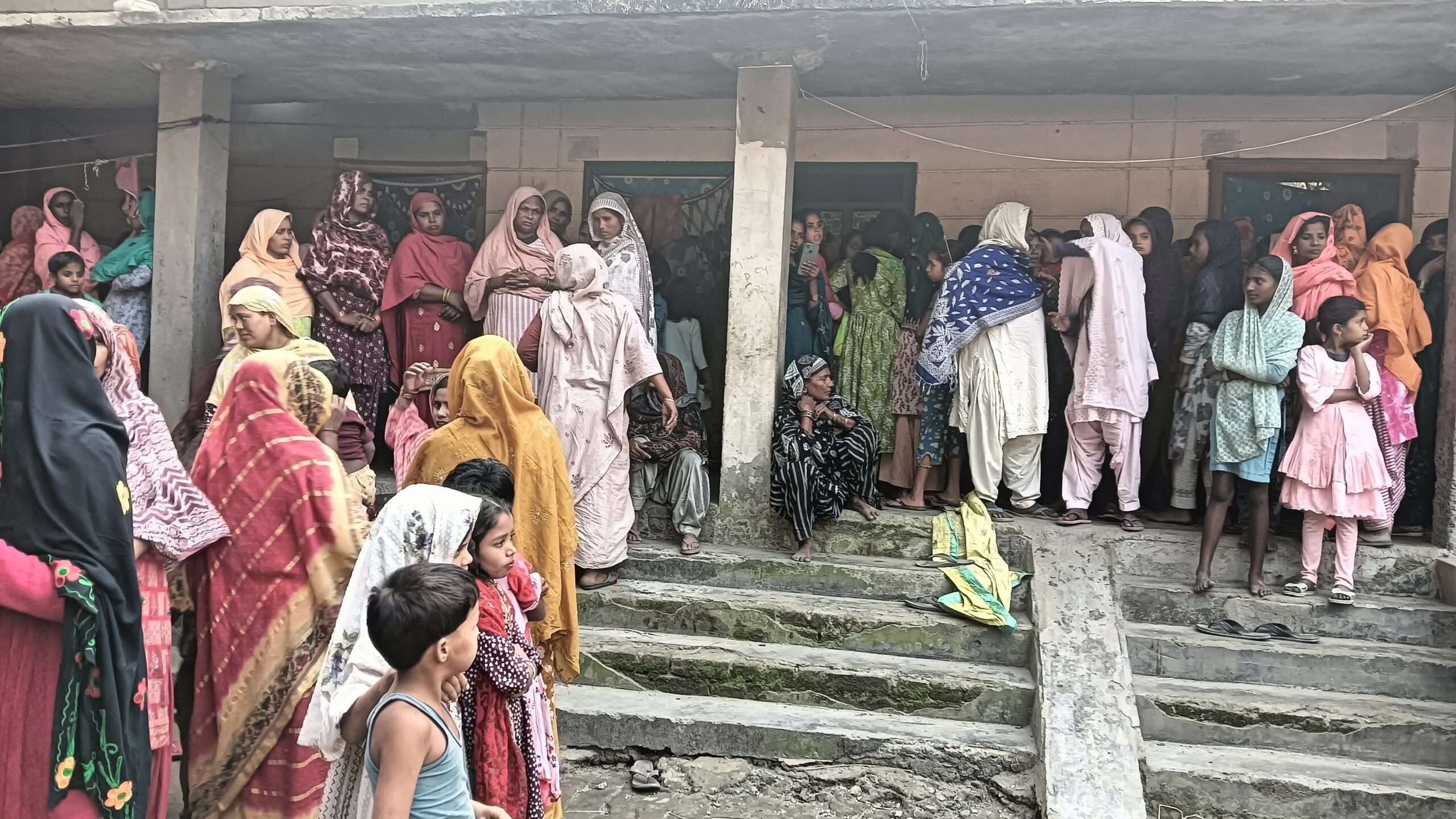 पेड़ के फंदे से लटका मिला युवक का शव