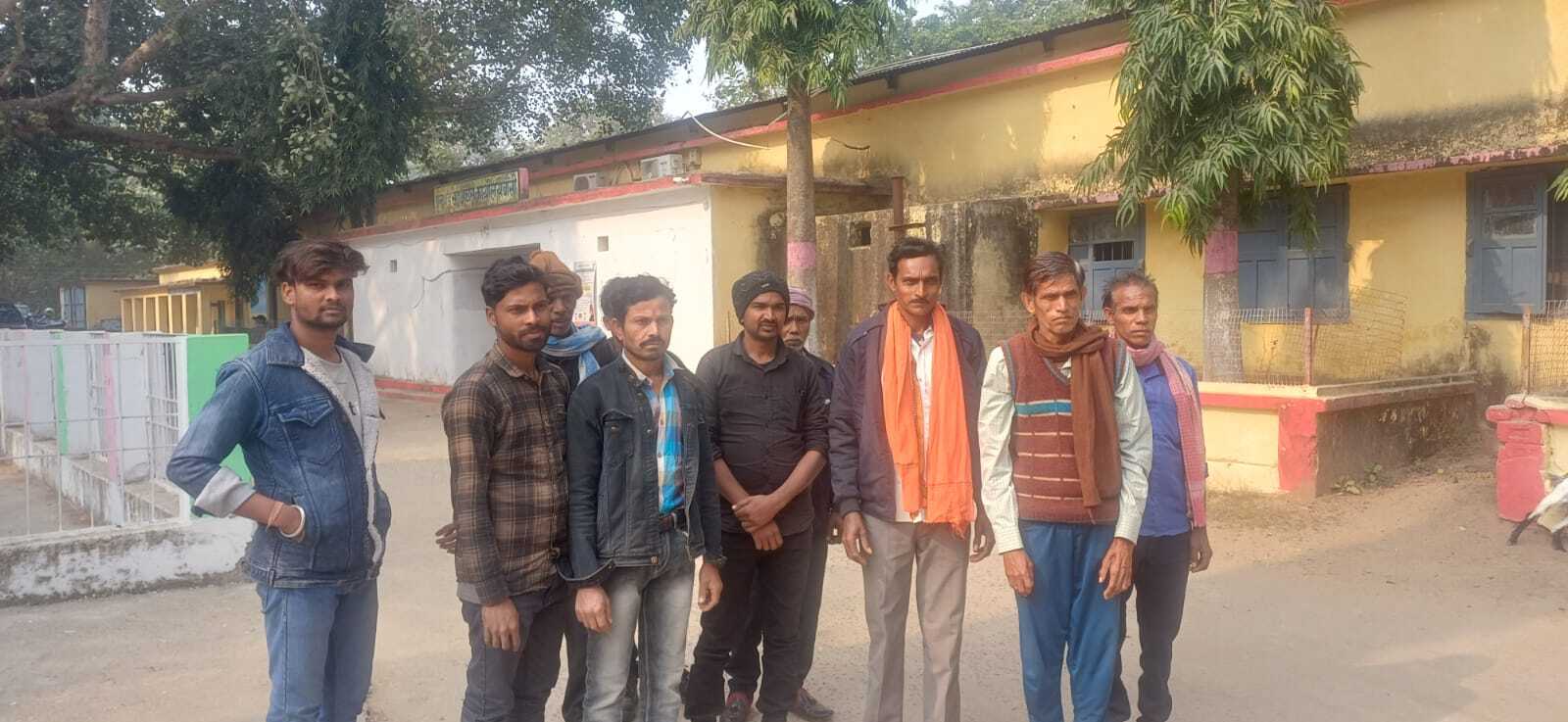 अतिक्रमण की शिकायत को लेकर ग्रामीणों ने दिया आवेदन