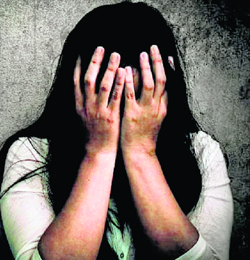 युवती से हैवानियत में क्रूरता की हद, रेप का वीडियो बना ऐंठे लाखों, किया वायरल