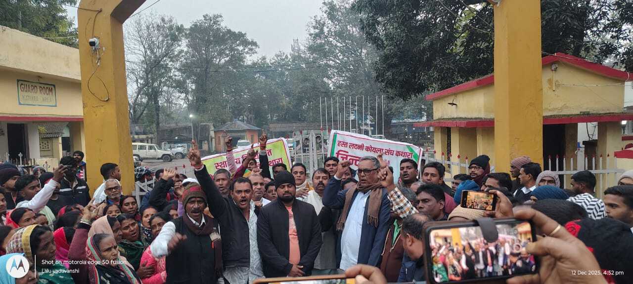 Bokaro News : विस्थापितों के हक को लेकर आंदोलन