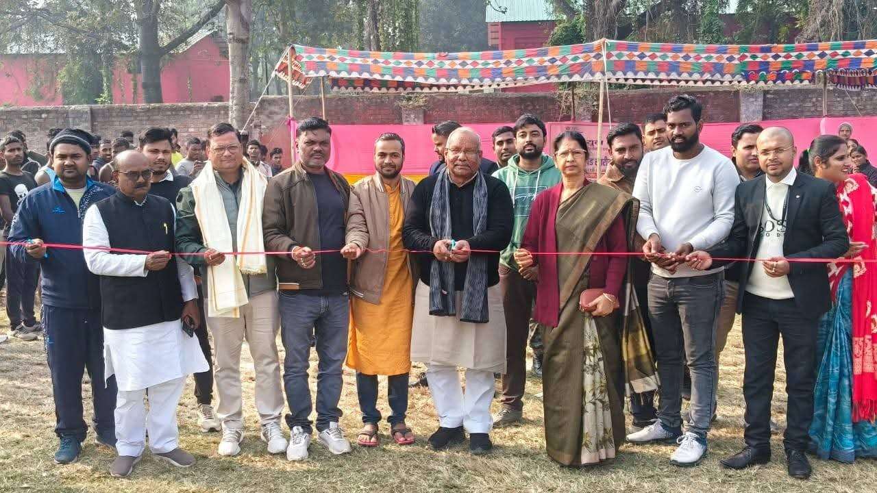 प्रखंड स्तरीय खेलकूद प्रतियोगिता में युवाओं ने दिखाया दम