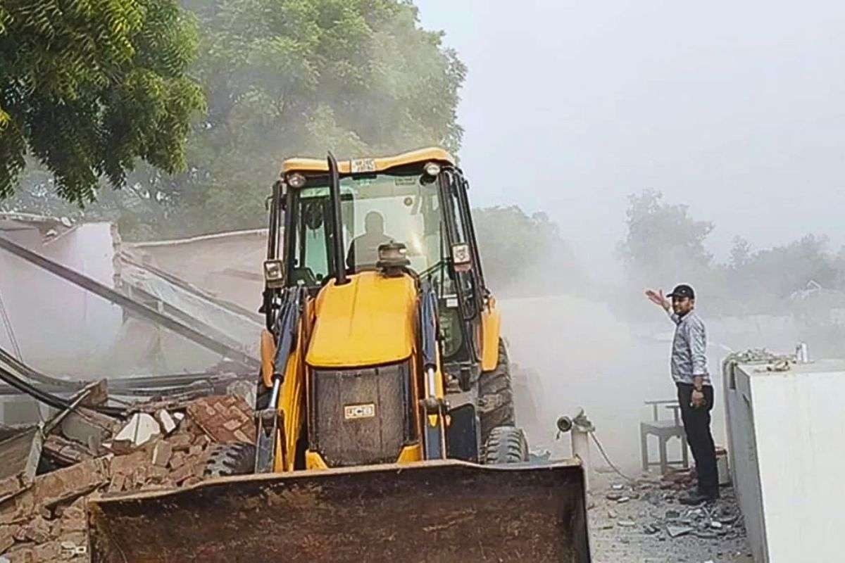 Bihar News: पटना के इन 12 इलाकों में 6 दिसंबर को चलेगा बुलडोजर, अतिक्रमणकारियों पर दर्ज होगा मुकदमा