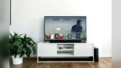 ₹25,000 से कम में मिल रहे ₹50,000 वाले Smart TV, आधी कीमत में सिनेमा हॉल बन जाएगा आपका बेडरूम