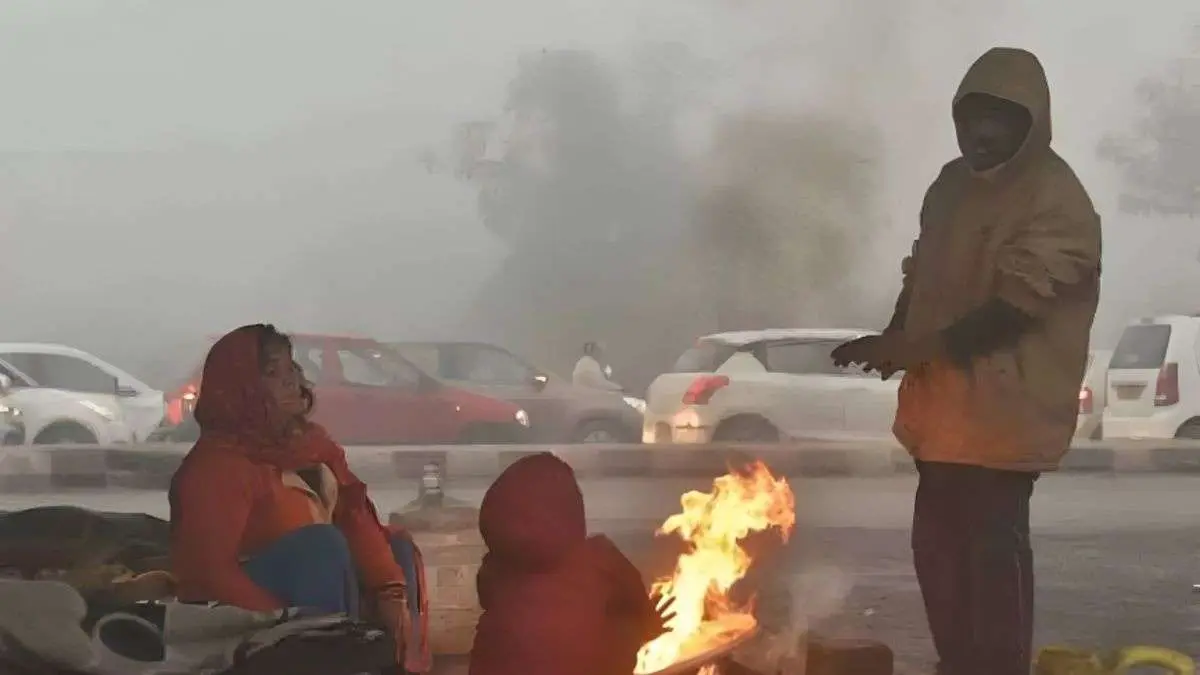 Bihar Ka Mausam: हो जाएं सावधान, दिसंबर की पहली ठिठुरन के साथ घना कोहरा, साइक्लोन दितवाह के बीच बदल रहा है मौसम का मिजाज