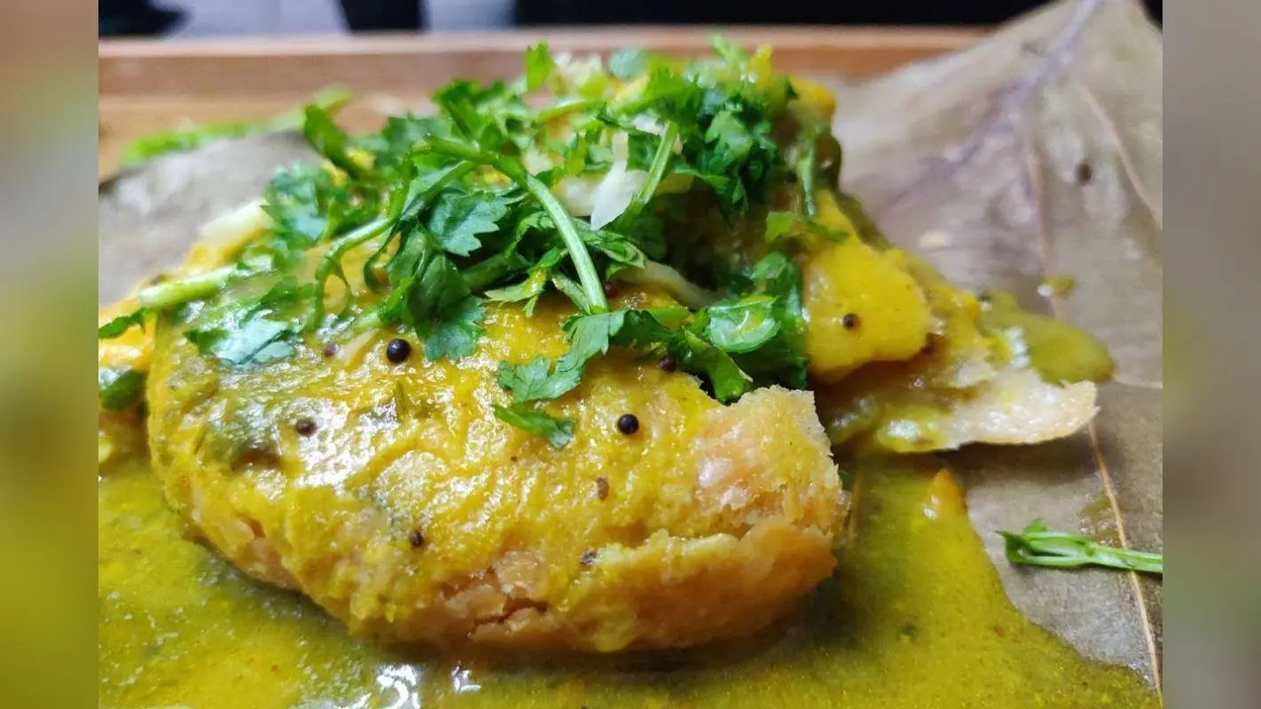 Kadhi Kachori Recipe: अजमेर की मशहूर कढ़ी कचौरी बनाएं घर पर – अब राजस्थानी स्वाद चखें अपने किचन में