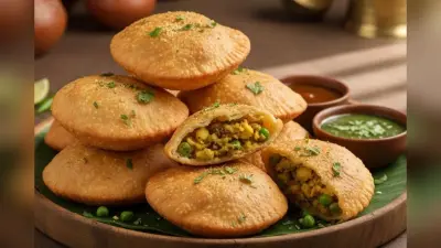 Aloo Matar Kachori: ठंड में स्वाद का मजा दोगुना कर देगी ये मजेदार आलू मटर कचौरी, नोट करें झटपट बनाने की रेसिपी