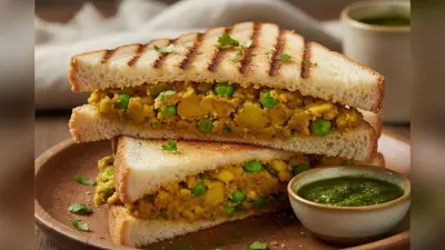 Aloo Matar Sandwich Recipe: नाश्ते में बनाएं चटपटा ग्रिल्ड आलू-मटर सैंडविच, स्वाद ऐसा कि दिन बन जाए