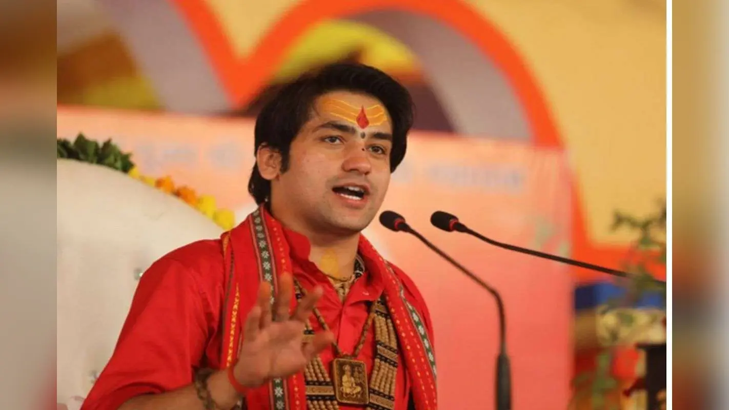नवरात्रि में मांसाहार विवाद : बाबा बागेश्वर ने दी बयान पर सफाई, बोले- किसी के खान-पान पर नहीं की टिप्पणी