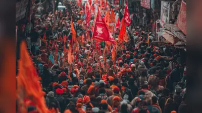 Bajrang Dal Procession : बजरंग दल की शोभा यात्रा पर पथराव, कार्यकर्ता मौके पर बुलडोजर लेकर पहुंचे