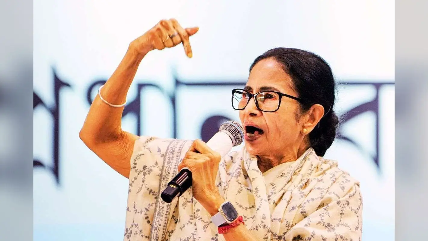 बंगाल में रहना है, तो बिहार के वोटर लिस्ट से नाम कटवा लें, कोलकाता में बोलीं ममता बनर्जी