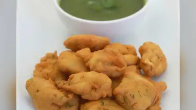 Besan Pakoda Recipe: सर्दियों में शाम की चाय के साथ बनाएं ये क्रिस्पी और टेस्टी बेसन पकौड़े