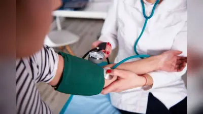Health Tips: अगर आपको भी है लो ब्लड प्रेशर तो हो जाएं सावधान, वरना ये पांच कारण बिगाड़ सकती है आपकी सेहत