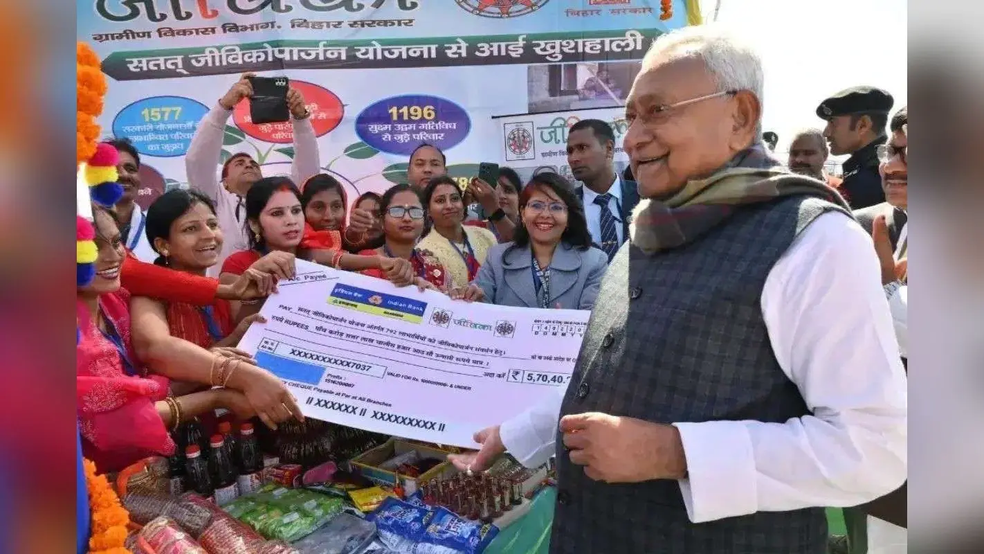 Bihar News: बिहार में जीविका दीदियां अब बनेंगी लखपति, इतने रुपये सलाना आय वाली महिलाओं का होगा सर्वे