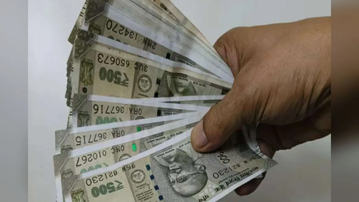 अब हर हाल में हर महीने की 1 तारीख को मिलेगा शिक्षकों को वेतन, शिक्षा विभाग ने जारी की नई SOP