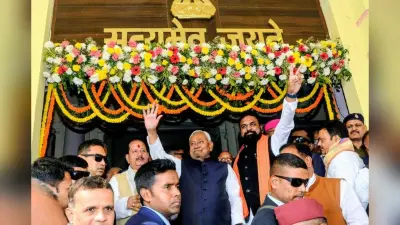 Bihar Vidhansabha Session: तेजस्वी ने विजय सिन्हा को लगाया गले, सम्राट से किया हैंडशेक, डिप्टी सीएम ने नीतीश के छुए पैर