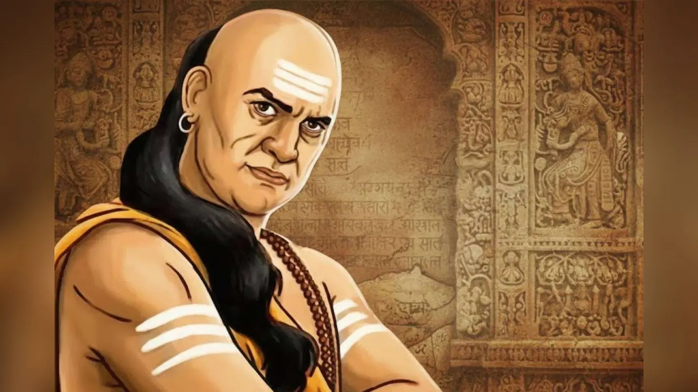 Chanakya Niti: इन बेकार की चीज़ों में उलझे तो जीवन भर रह जाएंगे पीछे, आज ही छोड़ दें ये आदतें