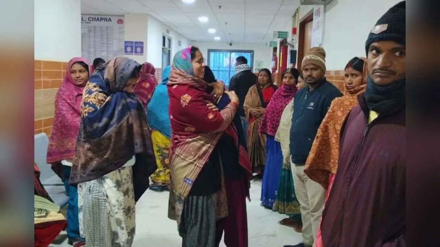 छपरा में अंगीठी बनी काल: नानी समेत 3 बच्चों की दम घुटने से मौत, मां और मौसी की हालत नाजुक