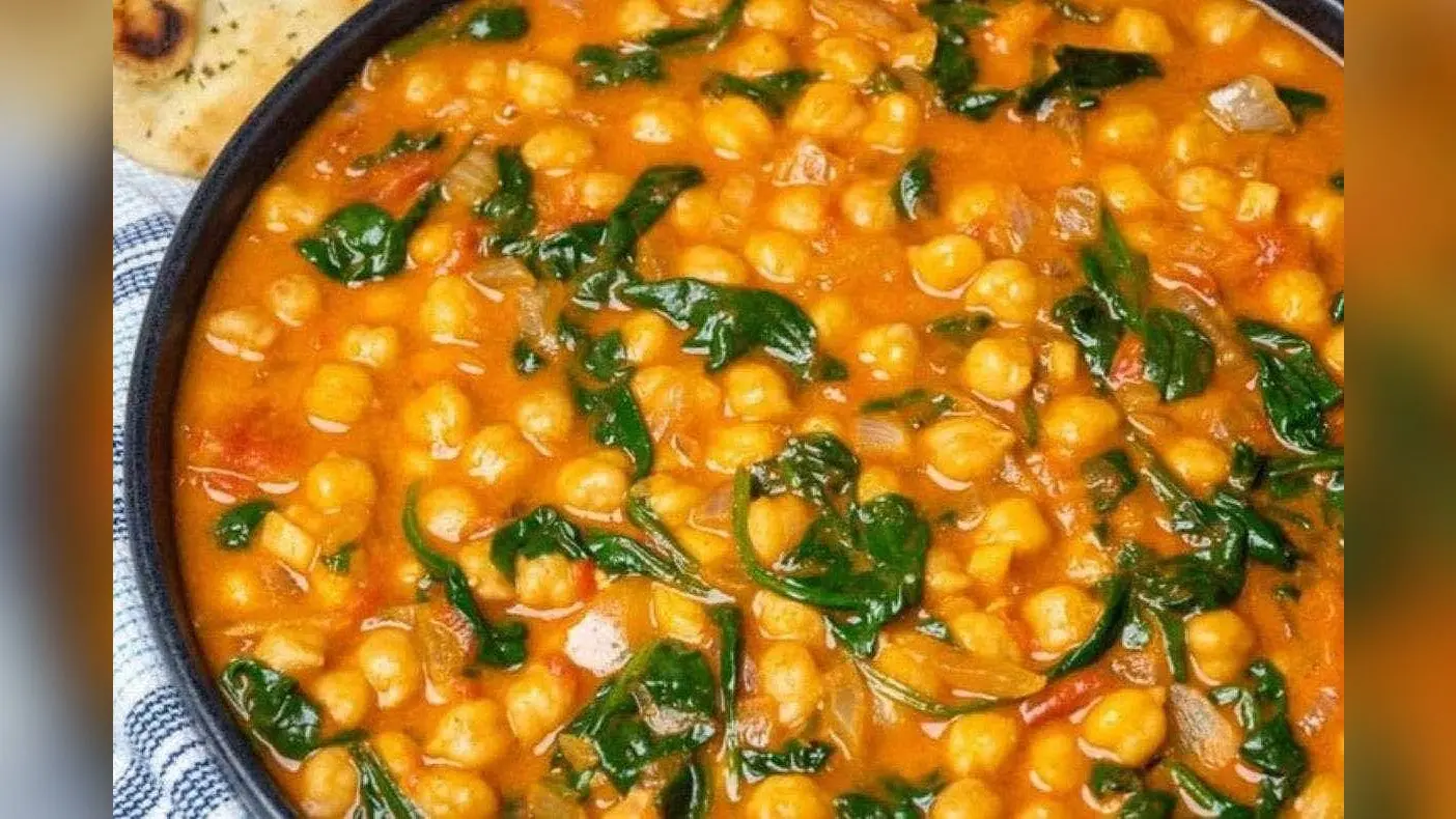 Chickpea Recipe: सर्दियों में बनाएं प्रोटीन से भरपूर और बेहद स्वादिष्ट चना-पालक करी