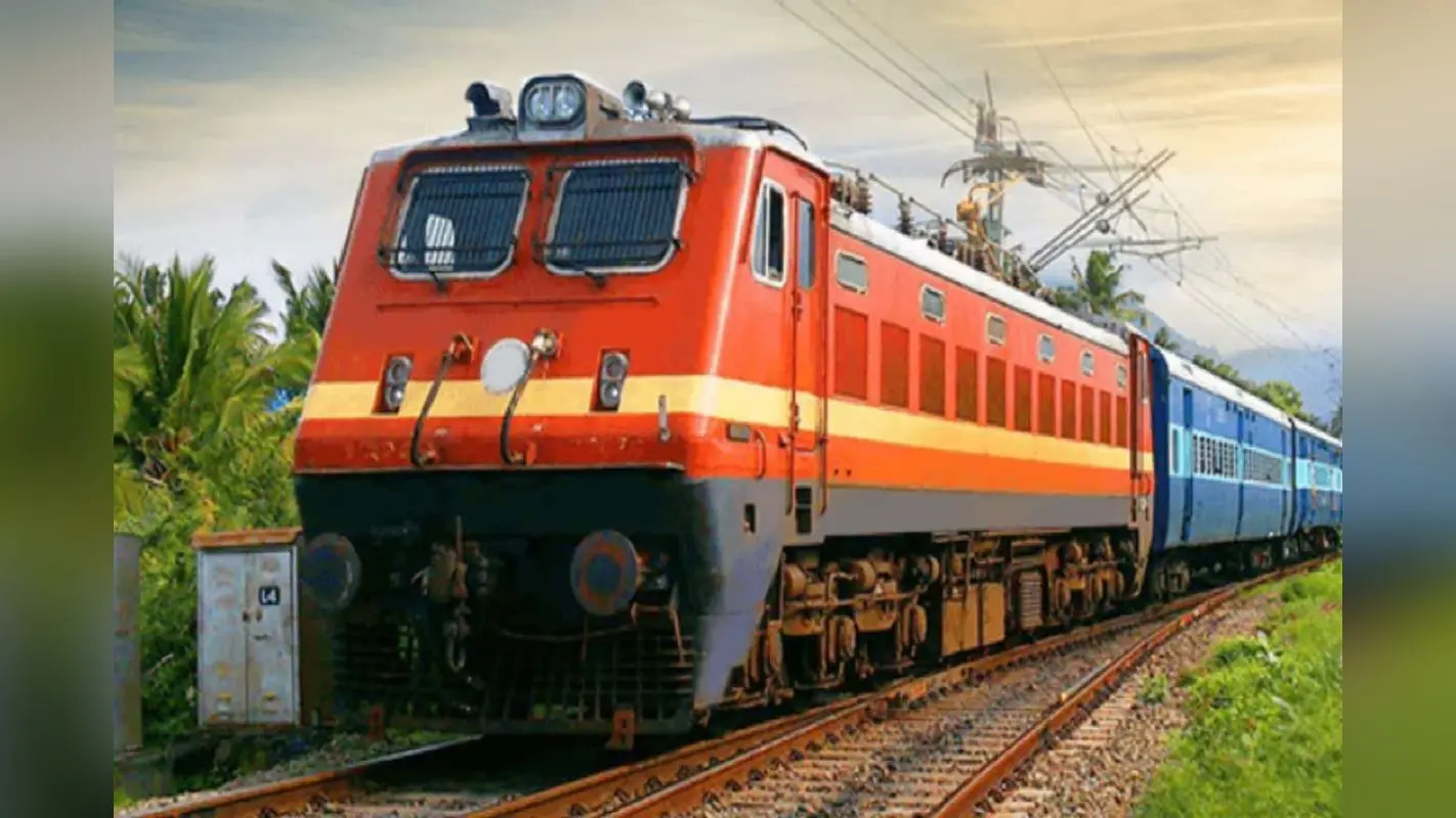 Christmas Special Train: क्रिसमस और न्यू ईयर पर चलेंगी स्पेशल ट्रेनें, जानें किन रूटों पर चलेंगी गाड़ियां
