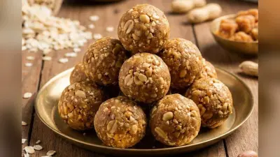 Chura Laddu Recipe: सर्दी के मौसम में घर पर बनाएं चूड़ा लड्डू, फॉलो करें आसान रेसिपी