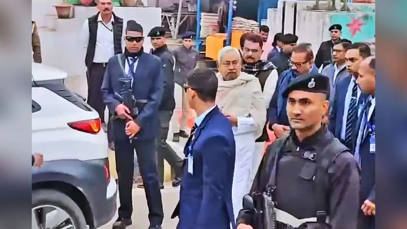 Nitish Kumar: नीतीश कुमार की सास का निधन, अंतिम विदाई के लिए बांस घाट पहुंचे CM, IGIMS में चल रहा था इलाज