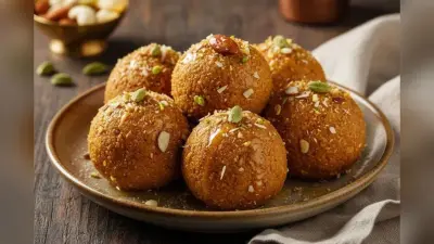 Churma Laddu Recipe: आटे से बने स्वादिष्ट चूरमा लड्डू को बार-बार खाने का करेगा दिल, सिंपल है रेसिपी