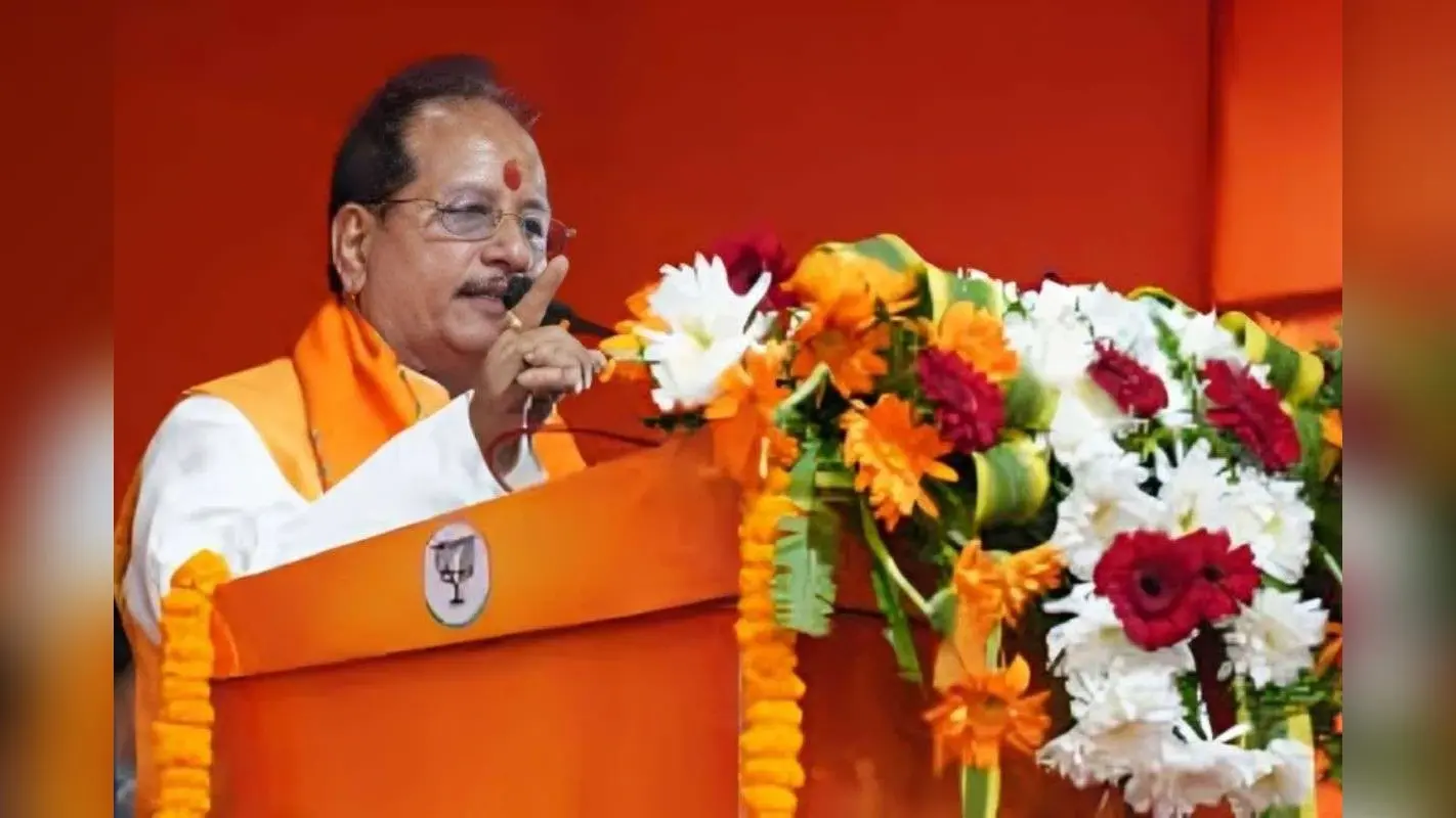Vijay Kumar Sinha: विजय सिन्हा के जन संवाद से राजस्व विभाग में भूचाल, अधिकारियों ने CM को लिखा पत्र, सामूहिक बहिष्कार की चेतावनी