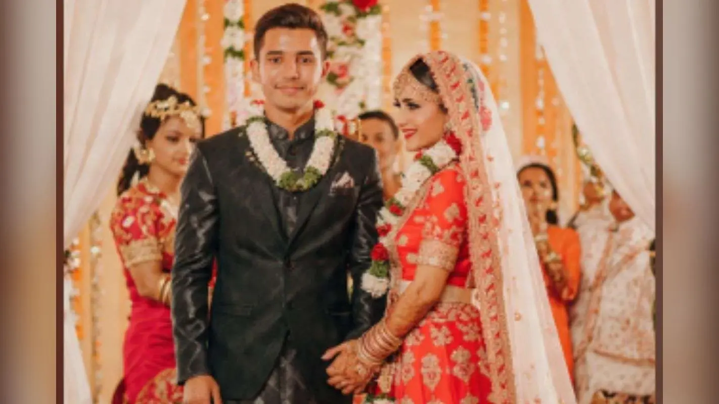 Wedding : दूल्हे को वरमाला पहनाने के बाद दुल्हन प्रेमी संग फरार, सदमे में परिवार