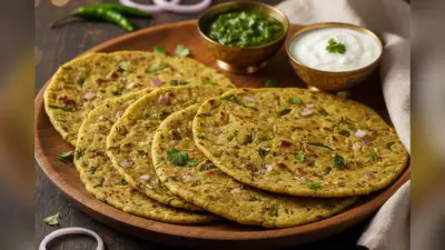 Karela Thepla Recipe: करेला देख कर नहीं बनाएंगे मुंह, एक बार ट्राई करें स्वादिष्ट करेला थेपला रेसिपी