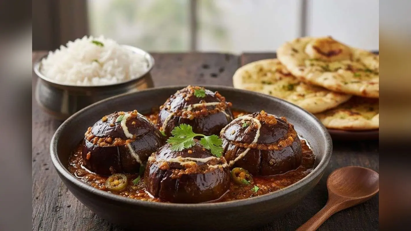 Achari Bharwa Baigan: चटपटा खाने का कर रहा है दिल को झटपट बना लें अचारी भरवा बैंगन