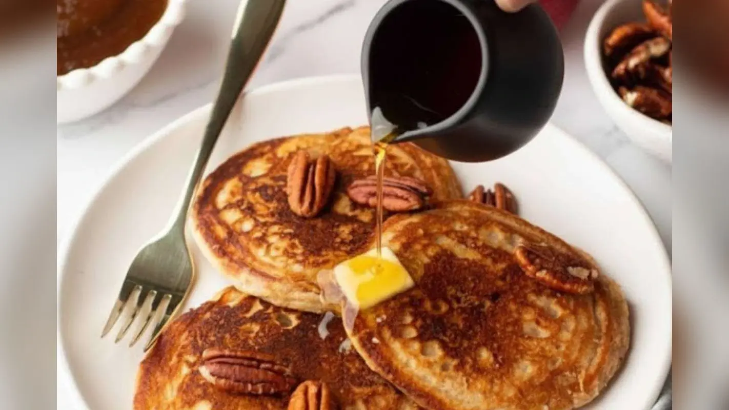 Eggless Apple Pancake Recipe: आज मीठे में कुछ हेल्दी हो जाएं – ट्राइ करें एगलेस एप्पल पैनकेक रेसिपी
