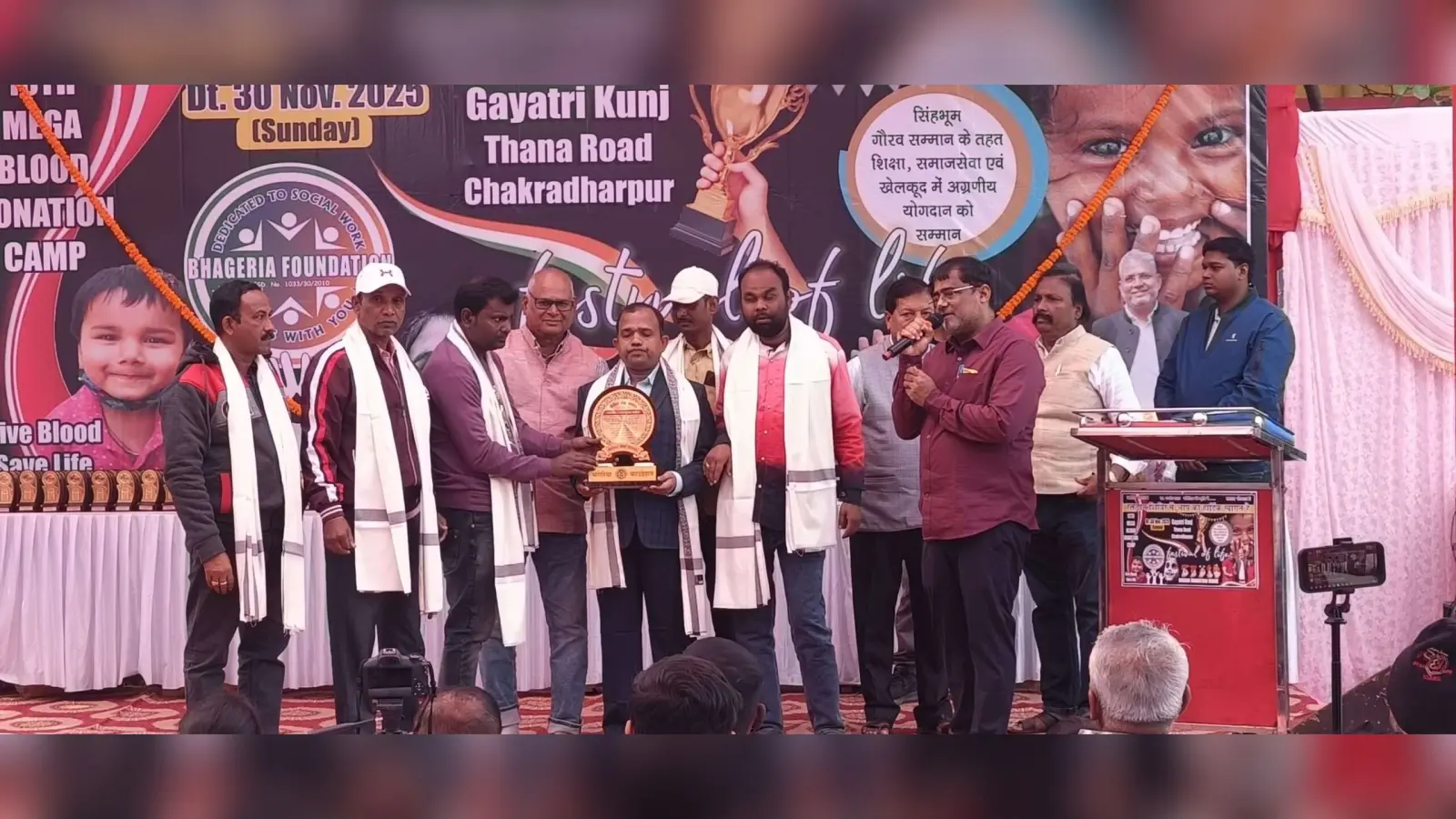Chaibasa News : शिविर में आठ लोगों ने अंगदान, एक ने नेत्रदान व 80 ने किया रक्तदान