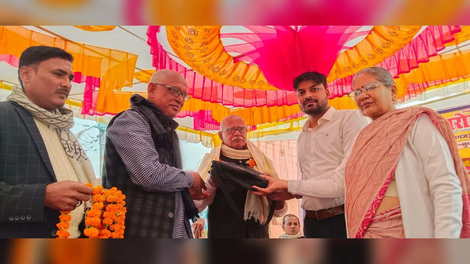 सेवानिवृत्त होने के बाद भी समाज के लिए मार्गदर्शक बने रहते हैं शिक्षक